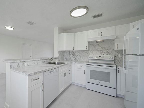4th image of 221 SW 78TH Place #221/231