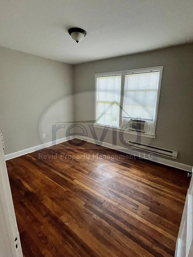 Campbell 2562 — Photo 2