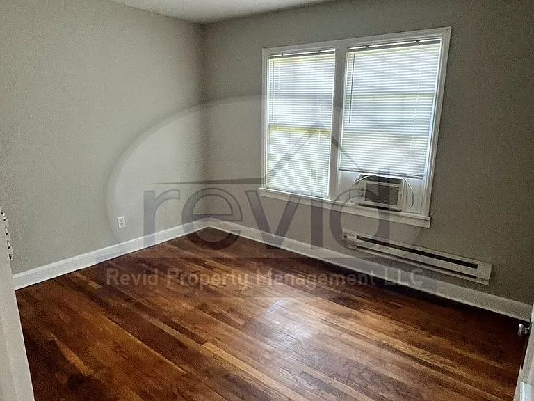 Campbell 2562 — Photo 2