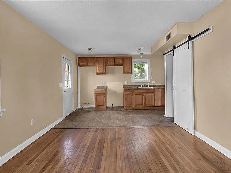 818 19th Pl — Photo 2