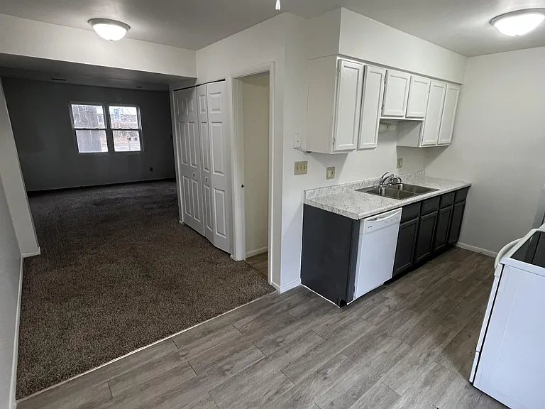 2302 E Glendale Blvd #2 — Photo 2