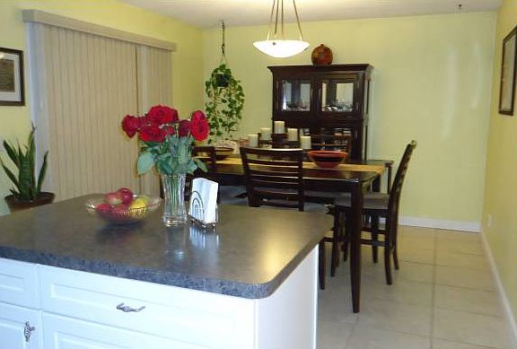 eat-in kitchen 11x23