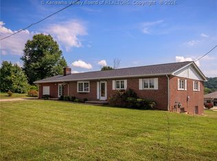 2015 E Highland Dr, Hurricane, WV 25526