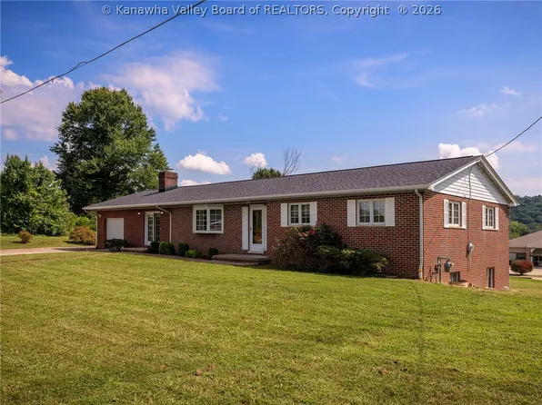2015 E Highland Dr, Hurricane, WV 25526