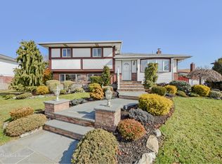 109 Lincoln Rd E, Plainview, NY 11803