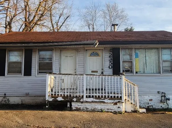 2350 Chambers Rd, Saint Louis, MO 63136