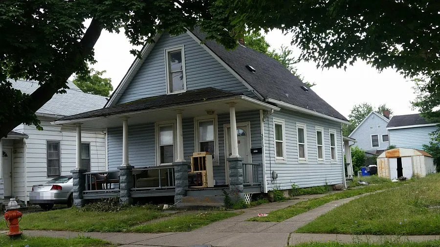 5913 Frontier Ave photo 1