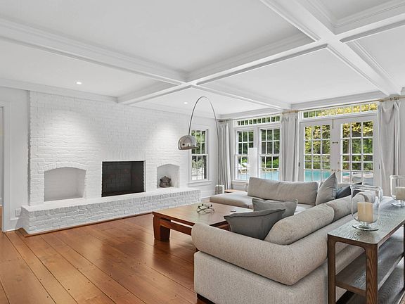 5th image of 10 Fernwood Rd