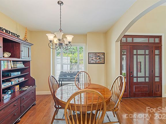 3rd image of 151 Pearl Ln