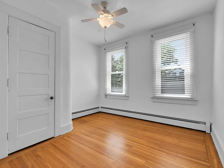 42 E Wall St — Photo 18