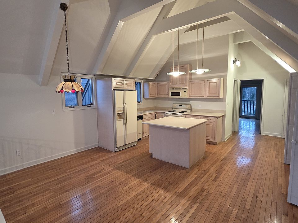 1st image of 548 River Bend Rd #2