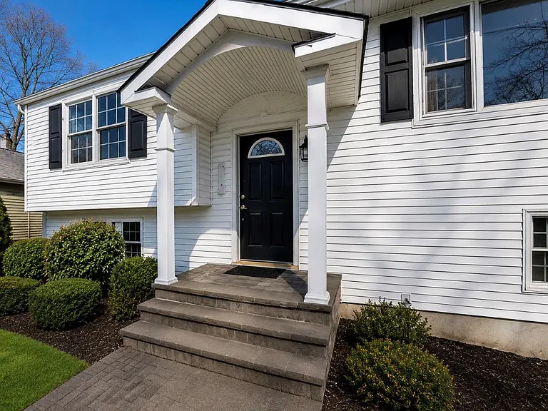 13A Homeland Dr — Photo 3