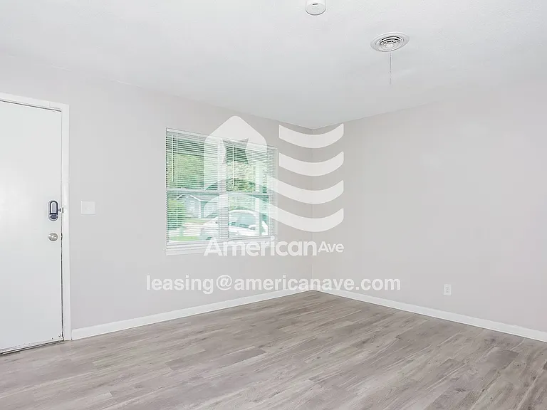 1494480_004_wm_-_living_room_13079817.jpg