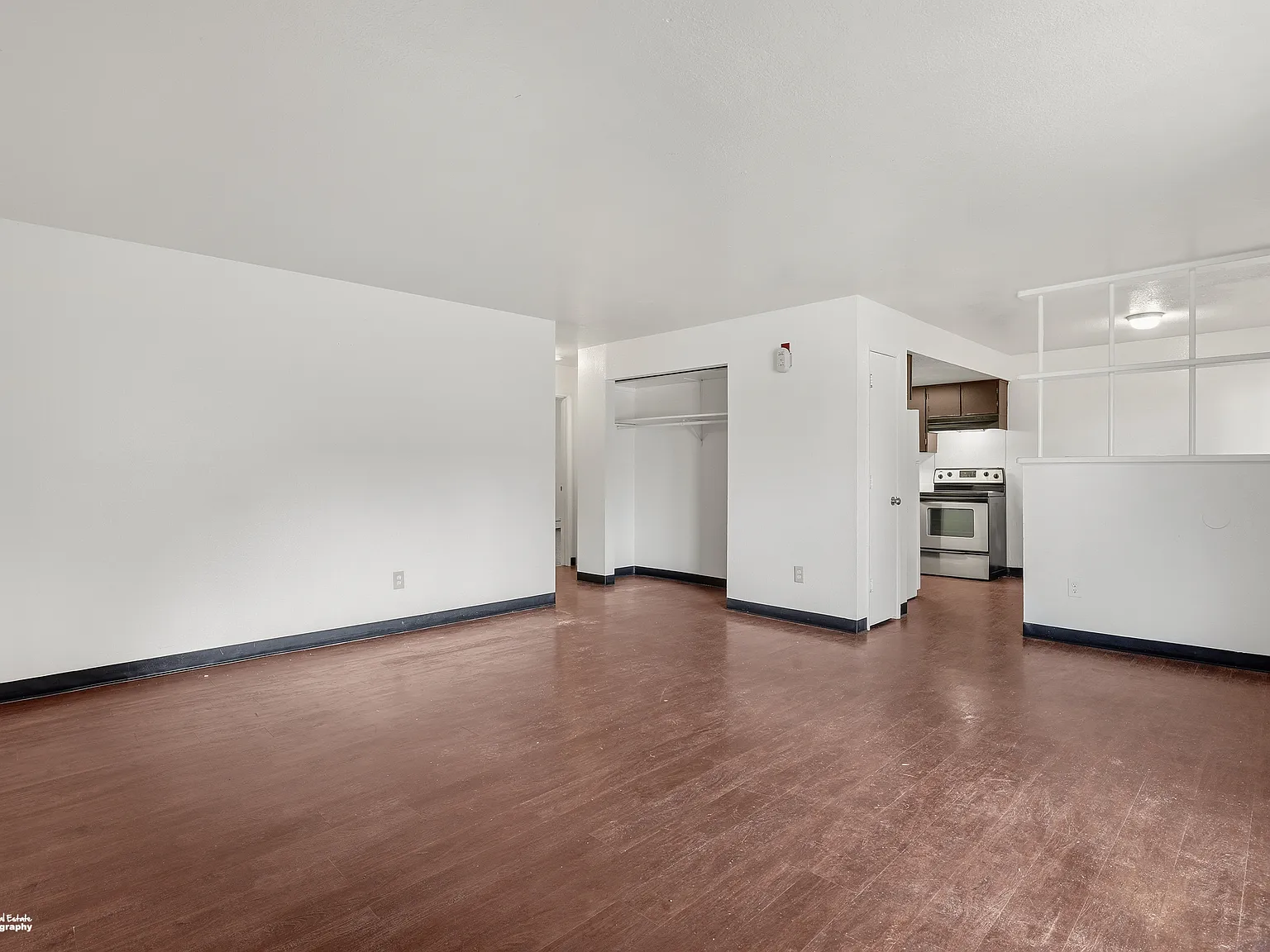 415 N Bragaw — Photo 4