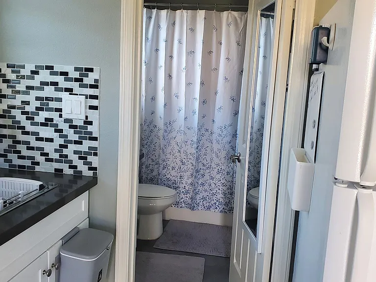 3400 N Oxnard Blvd — Photo 8