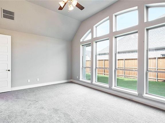 4th image of 3127 Lexington Dr