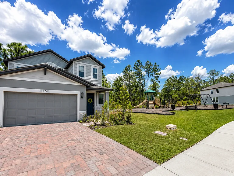 228 Links Terrace Blvd — Photo 2