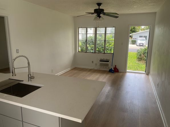 211 Sunrise Ave APT 2