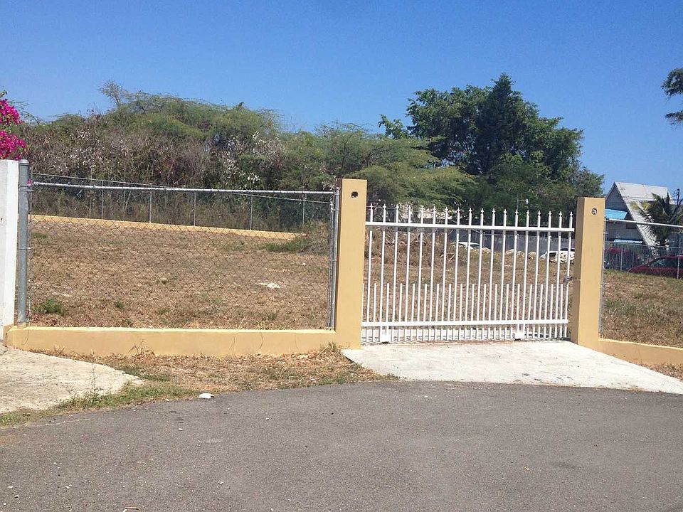 1st image of Caleta Salina Calle 5 Esquina 1 Numero 86 Gu