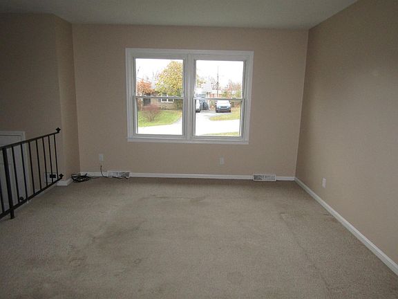 3rd image of 203 Knollwood Dr