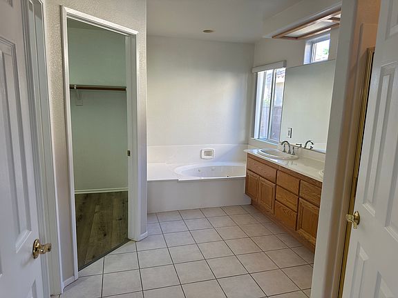 3rd image of 43880 Milan Ct