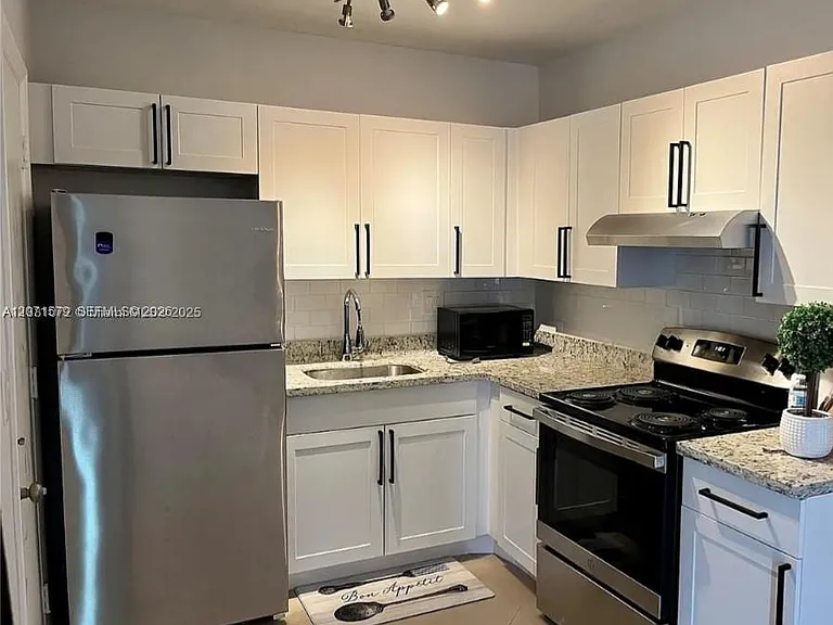 1824 Monroe St #8 — Photo 4