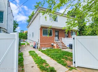 25 Irving Pl, Staten Island, NY 10304