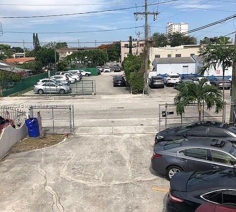 5th image of 627 NW 20th Ave