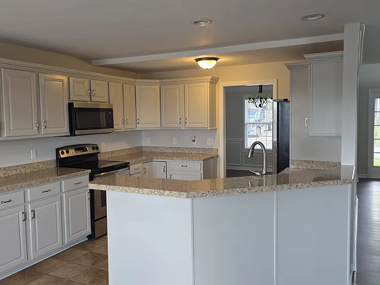 1186 Castlewood Dr — Photo 5