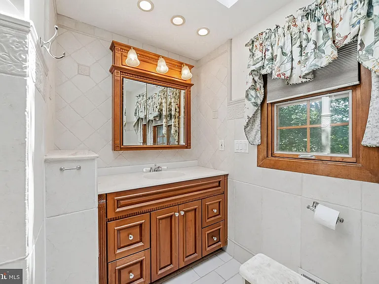 12 Hessian Way — Photo 38