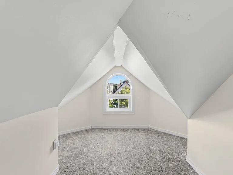 616 Hevey St — Photo 32