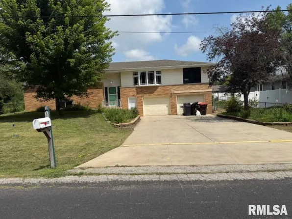 1107 W Wilshire Dr, Peoria, IL 61614