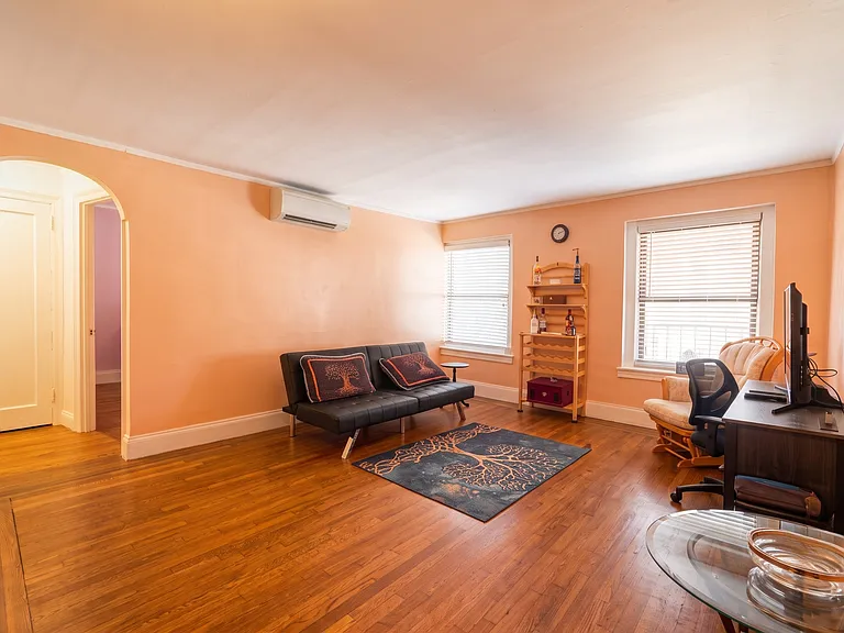 240 E 24th St #4G — Photo 2
