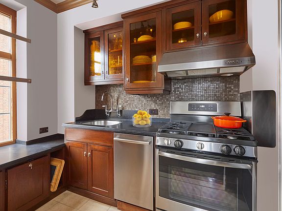 3rd image of 465 W 23rd St APT 11B