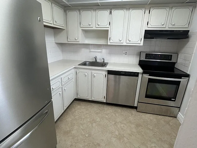 1005 Country Club Dr #303 — Photo 2