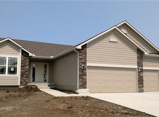 21612 Spring St, Spring Hill, KS 66083