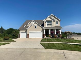 8155 Alexandra Cir, Mentor, OH 44060