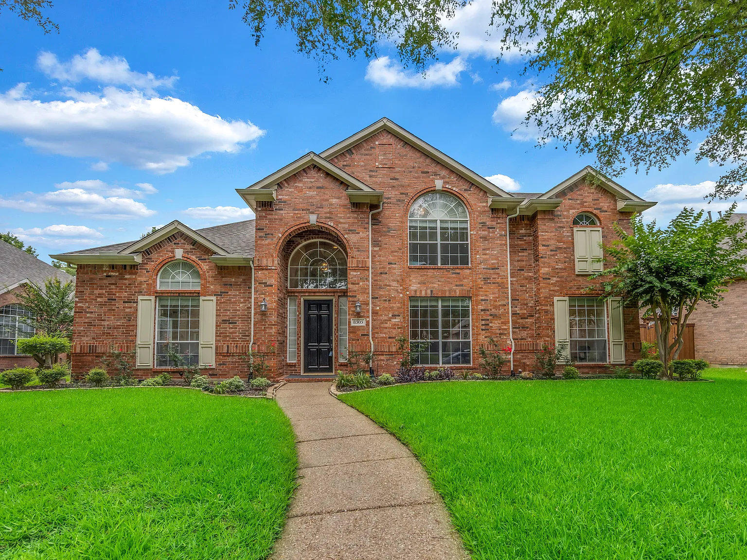6 bed, 3921 sqft, $3,500 — Photo 1
