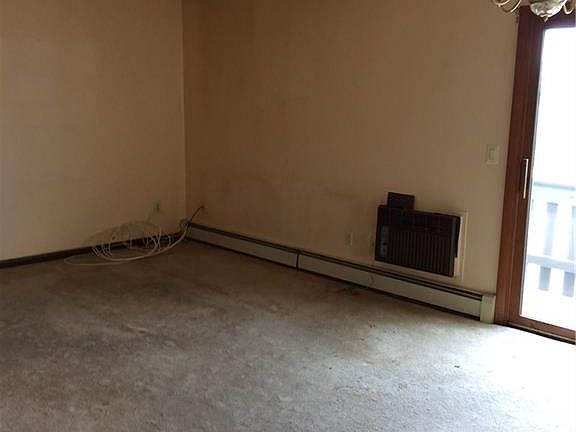3rd image of 82 Village Ct