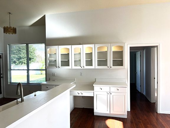 Garage to kitchen/family room entry