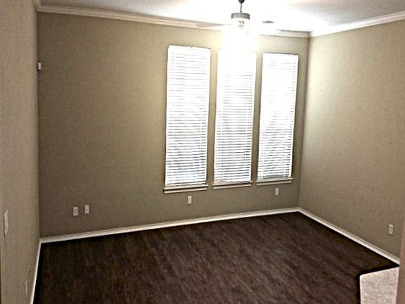 4th image of 202 Willow Creek Dr