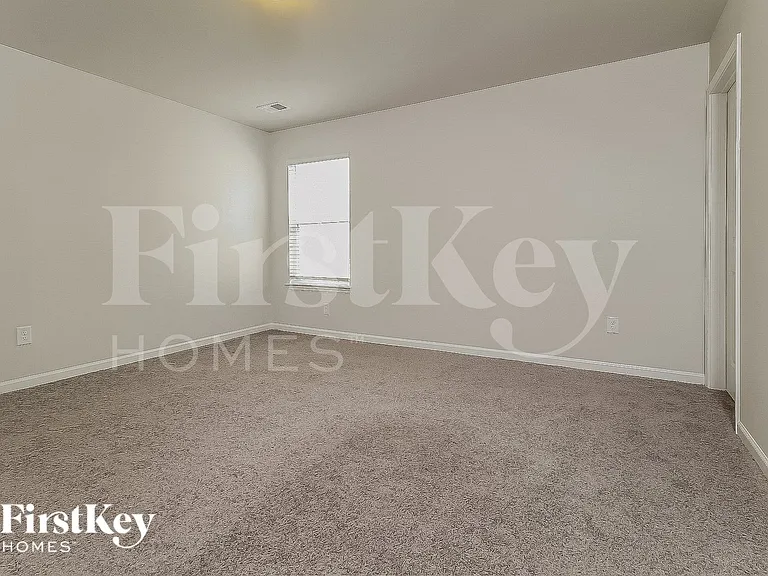 310 Ashborne Ln — Photo 10