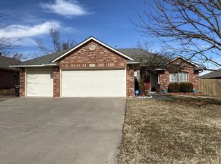 413 Sherwood Dr, Moore, OK 73160