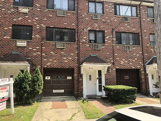 Rented by 18 REALTY | media 2