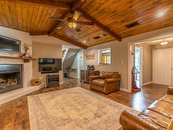5th image of 3222 Woodglen Dr