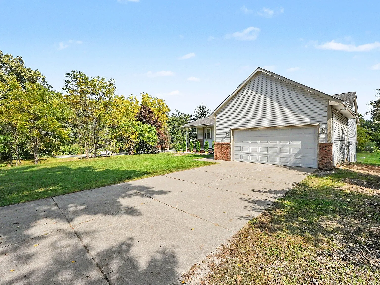5 bed, 2.5 bath, 3149 sqft, $3,600 — Photo 1