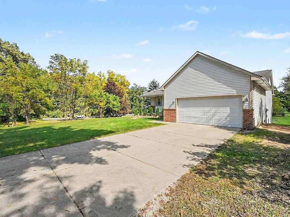 9027 Clover Dr