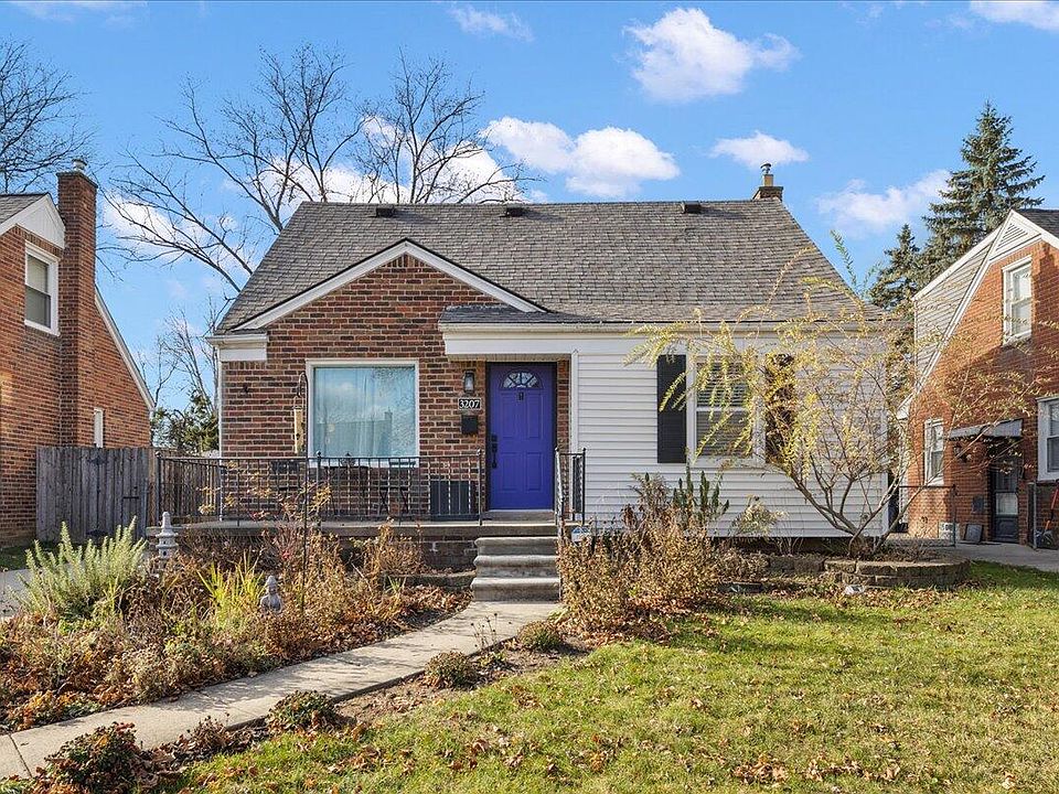 1st image of 3207 N Altadena Ave