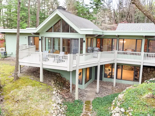 453 E Hamilton Ln, Battle Creek, MI 49015