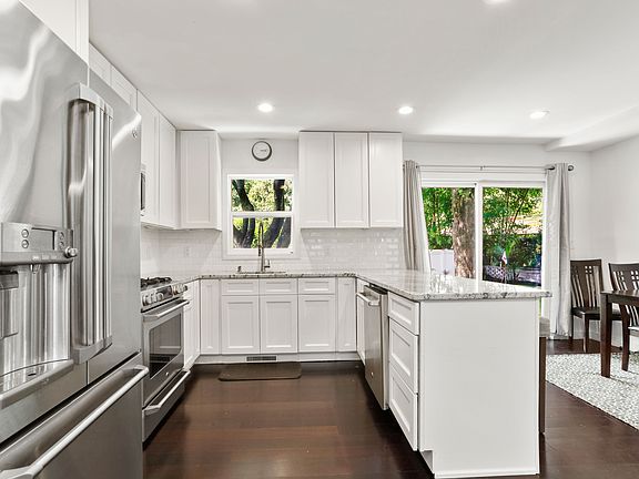 3 Halock Dr Greenwich CT 06831-print-021-020-018-4200x2800-300dpi.jpg